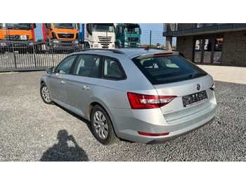 Coche familiar Skoda Superb Combi Active: foto 5