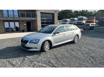 Coche familiar Skoda Superb Combi Active: foto 2
