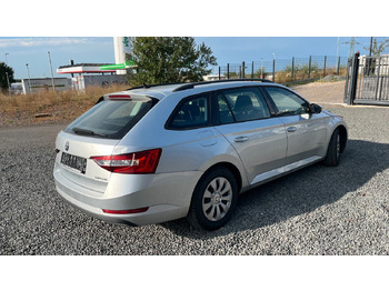 Coche familiar Skoda Superb Combi Active: foto 4