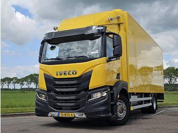 Camión caja cerrada IVECO S-WAY