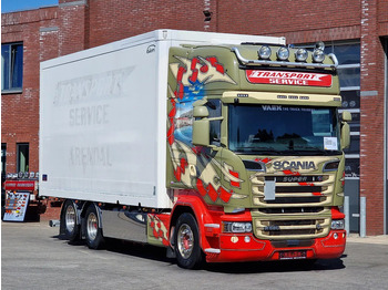 Camión caja cerrada SCANIA R 580