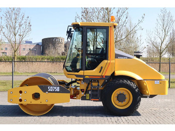 Rodillo VOLVO SD75B