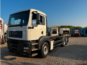 Camión de basura MAN TGA 26.320