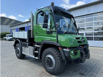 Volquete camión UNIMOG