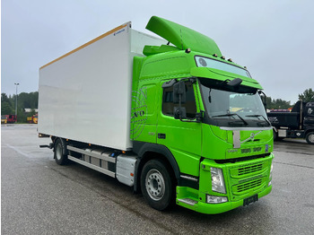 Camión caja cerrada VOLVO FM 330