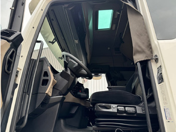 Foto del interior 1: Cabeza tractora MAN TGX 33.510 6x4 BL SA TGX 33.510 6x4 BL SA, Retarder, GX-Fahrerhaus