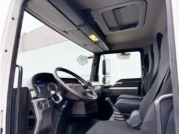 Foto del interior 1: Camión caja cerrada MAN TGL 8.150/180 4x2 BL TGL 8.150/180 4x2 BL, Möbelkoffer mit Rolltor