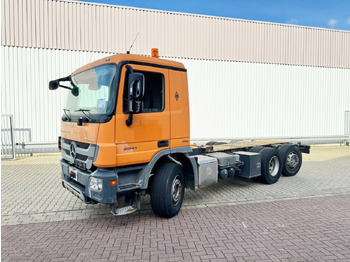 Multibasculante camión MERCEDES-BENZ Actros 2541