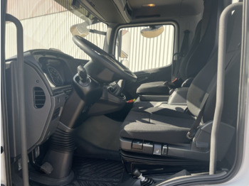 Foto del interior 1: Volquete camión Mercedes-Benz Atego 818/23 K 4x2 Atego 818/23 K 4x2, 2x AHK, Meiller-Kipper, mehrfach Vorhanden!