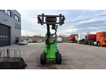 Minicargadora de cadenas Avant 745 TDL (BELGIAN MACHINE / TOP CONDITION / 4X4 OPTIDRIVE / INCL ATTACHMENTS): foto 3 Minicargadora de cadenas Avant 745 TDL (BELGIAN MACHINE / TOP CONDITION / 4X4 OPTIDRIVE / INCL ATTACHMENTS): foto 3