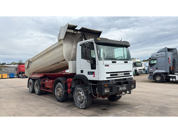 Volquete camión Iveco EUROTRAKKER 320 E 35 (GRAND PONT / LAMES / POMPE MANUELLE / 8X4 / CURSOR 8): foto 3