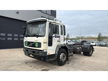 Chasis camión VOLVO FL 220