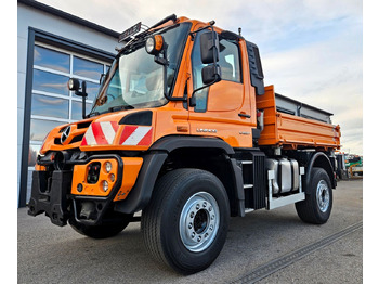 Volquete camión UNIMOG