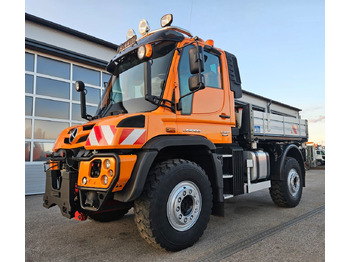 Volquete camión UNIMOG