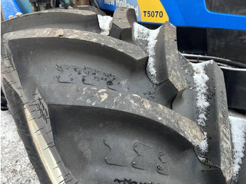 Tractor New Holland T 5070 Dismantled. Only spare parts: foto 3