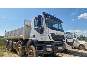 Volquete camión IVECO Trakker