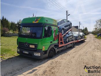 Portavehículos camión MERCEDES-BENZ Atego 822