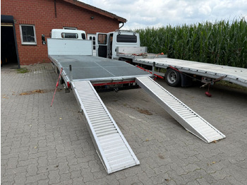 Portavehículos camión Mitsubishi Fuso Canter  7C18 Arbeitsbühnentransporter: foto 3