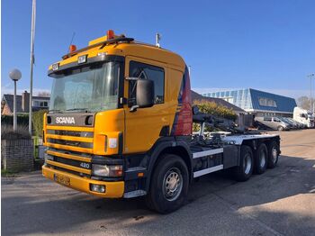 Camión con equipo de cable SCANIA P124