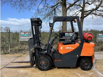 Carretilla elevadora de gas DOOSAN