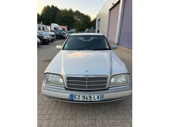 Sedan Mercedes-Benz C-Klasse **C180-PETROL-AC**: foto 2
