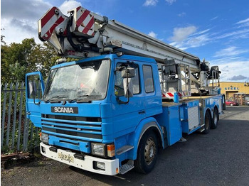 Camión con plataforma elevadora SCANIA P113