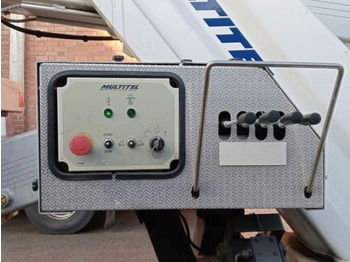 Camión con plataforma elevadora NISSAN