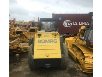 Compactador BOMAG BW 217 D-2: foto 2