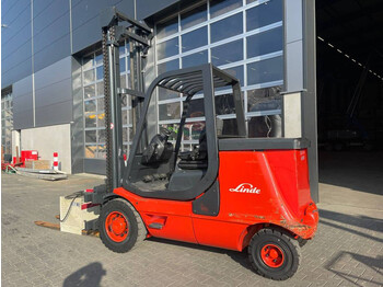 Carretilla elevadora eléctrica nuevo Linde E40: foto 1