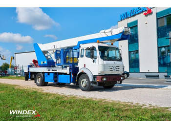 Camión con plataforma elevadora