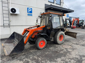 Tractor Kubota L245 DT ETUKUORMAAJALLA: foto 3
