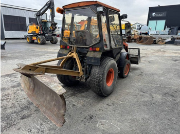 Tractor Kubota L245 DT ETUKUORMAAJALLA: foto 4