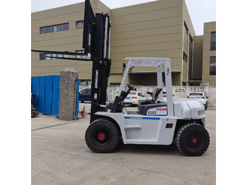 Carretilla elevadora diésel TCM