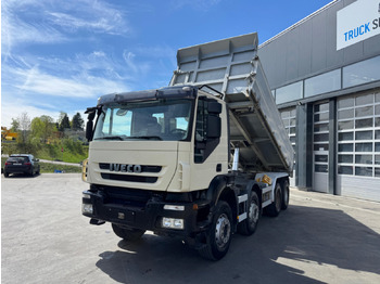 Volquete camión IVECO Trakker