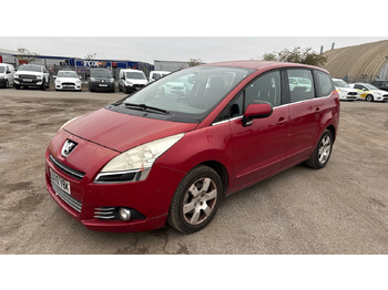 Coche PEUGEOT 5008 2.0 HDI 150PS: foto 2 Coche PEUGEOT 5008 2.0 HDI 150PS: foto 2