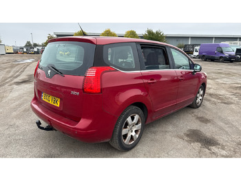 Coche PEUGEOT 5008 2.0 HDI 150PS: foto 4 Coche PEUGEOT 5008 2.0 HDI 150PS: foto 4