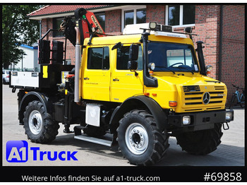Camión grúa UNIMOG
