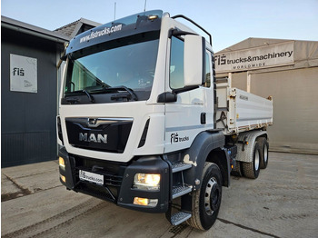 Volquete camión MAN TGS 26.460
