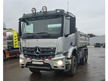Volquete camión MERCEDES-BENZ Arocs 2643