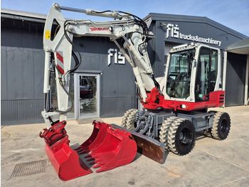 Excavadora de ruedas TAKEUCHI
