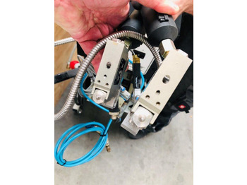 Máquina de impresión Dynatec Quattro Challenger glue melter with two application nozzles Dy 2002 control unit for 8 channels: foto 4 Máquina de impresión Dynatec Quattro Challenger glue melter with two application nozzles Dy 2002 control unit for 8 channels: foto 4