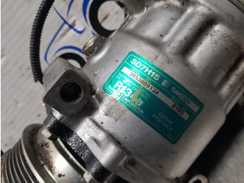 Pieza de aire acondicionado Manitou Mlt735-120 Lsu Air Conditioning Compressor 52500571, 700002038: foto 2