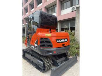 Excavadora de cadenas DOOSAN DX60-9C