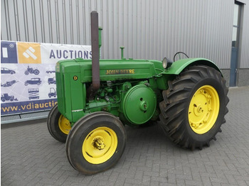 Tractor JOHN DEERE