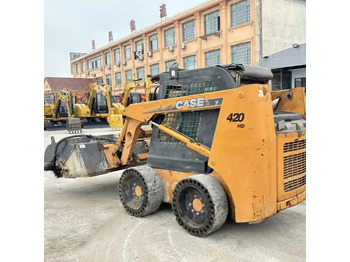 Minicargadora Original Second hand CASE skid steer loader 420 for sale compact skid steers loaders 440 430 420 in stock: foto 3 Minicargadora Original Second hand CASE skid steer loader 420 for sale compact skid steers loaders 440 430 420 in stock: foto 3