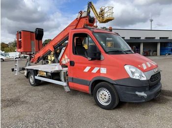 Camión con plataforma elevadora IVECO Daily