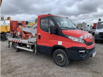 Camión con plataforma elevadora IVECO Daily