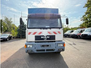 Camión caja abierta MAN 8.224