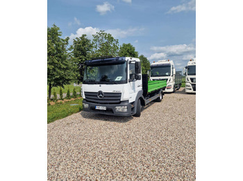 Volquete camión MERCEDES-BENZ Atego 918