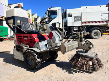 Leasing financiero de Cochet Balayeuse de désherbage automotrice Gecko (NET DE TVA) leasing Cochet Balayeuse de désherbage automotrice Gecko (NET DE TVA): foto 5 Leasing financiero de Cochet Balayeuse de désherbage automotrice Gecko (NET DE TVA) leasing Cochet Balayeuse de désherbage automotrice Gecko (NET DE TVA): foto 5